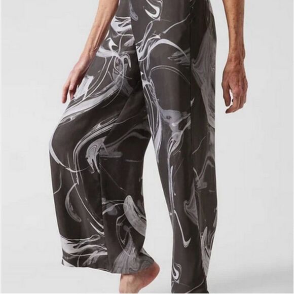 NWT Athleta Calm Cool Pant. Grey Black Marble with White. Small - Picture 5 of 9